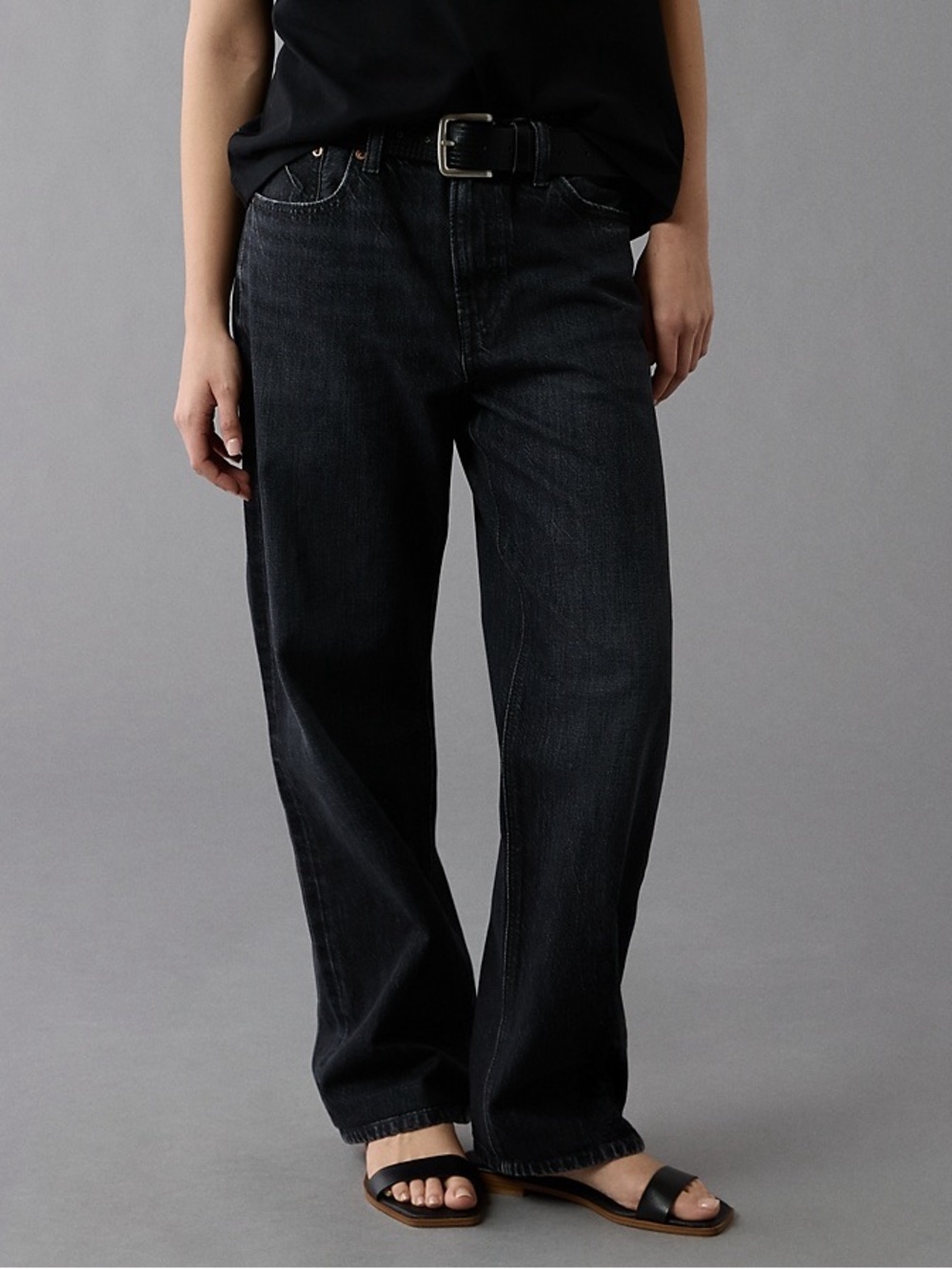 Size 6 American Eagle Women’s Black Low-Rise Baggy Jeans